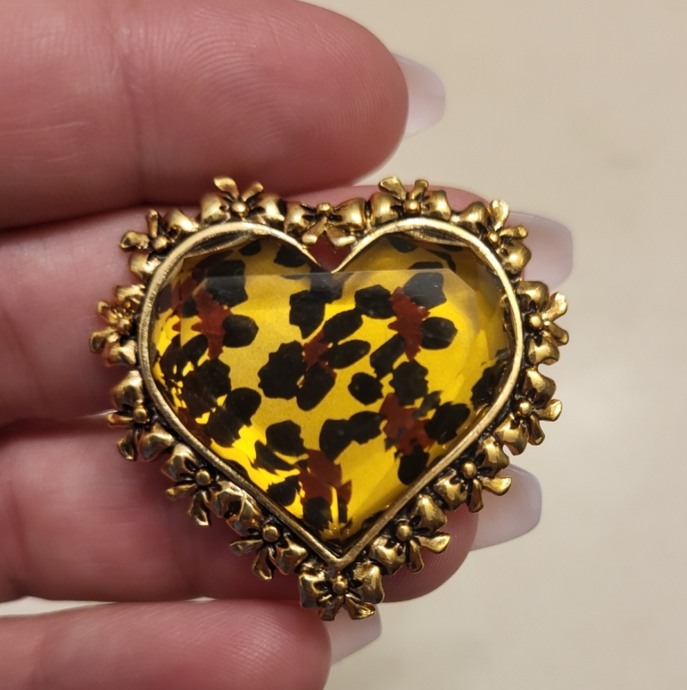 BETSY JOHNSON'S leaping leopards faceted lucite heart ring